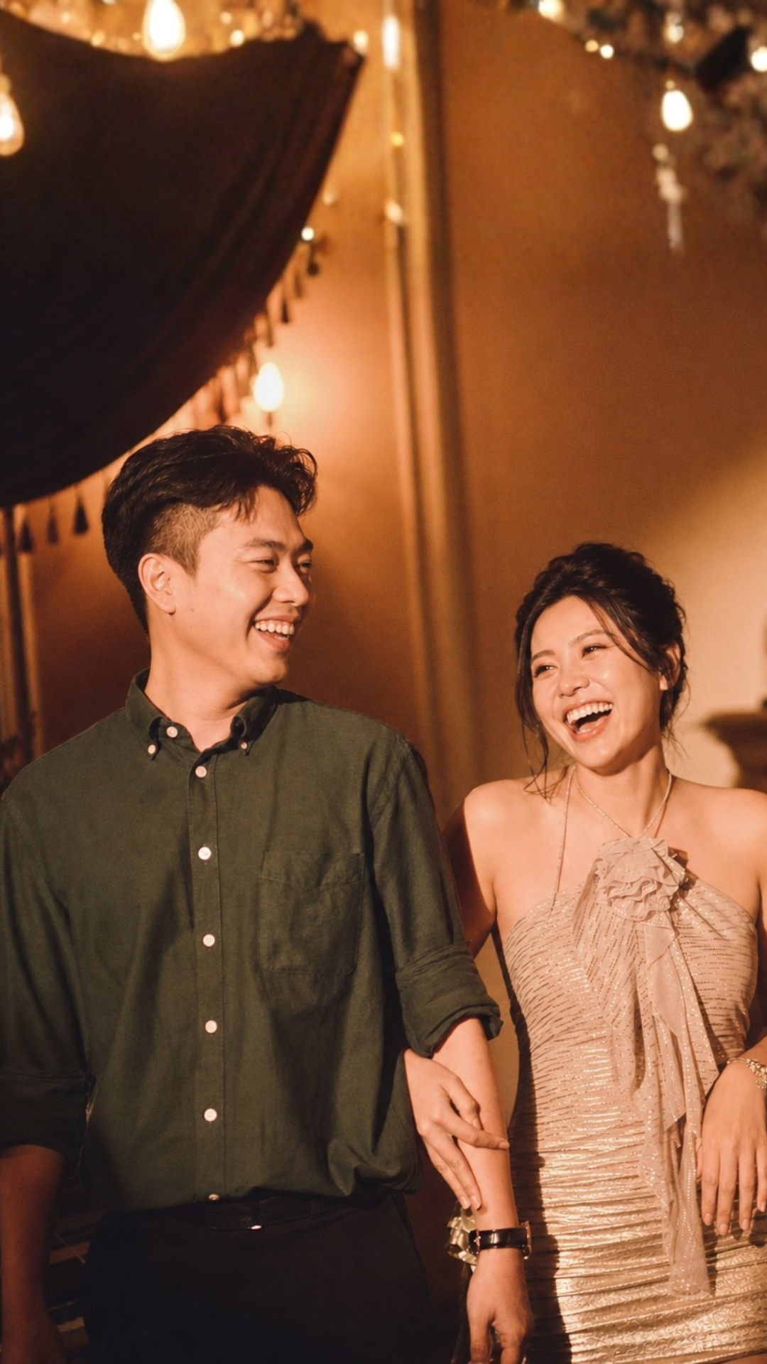 A couple meeting at a Thử Vị Yêu evening
